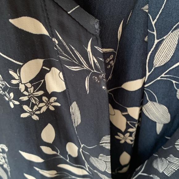 ⭐️Banana Republic Floral Dolman Blouse⭐️ - Picture 2 of 6